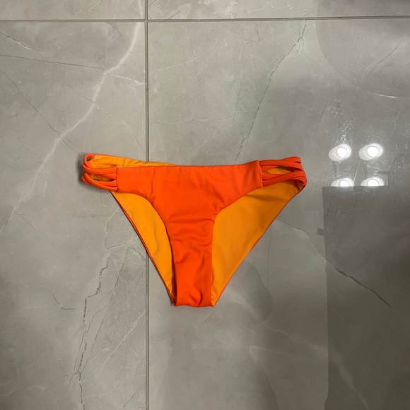 Ripcurl Reversible Bikini Bottom - Picture 1 of 4